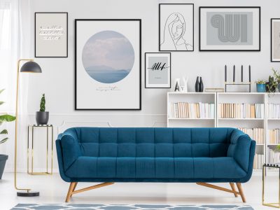 living-room-blaue-couch-posterwand-mirrow-nature-bismillah-allah-romantic-illustraion-linien-allah-hands-becosy-artshop